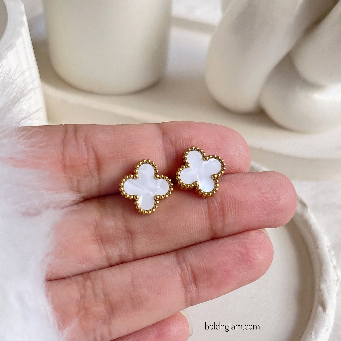 Clover White Earing